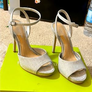 Silver glittery heels by Gianni Bini